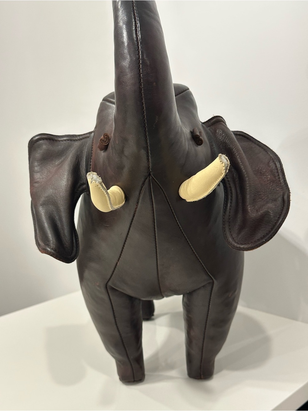 Omersa Standard Leather Brown Elephant
Home Accent H: 51cm, L: 52cm, W: 23cm - Picture 7 of 16